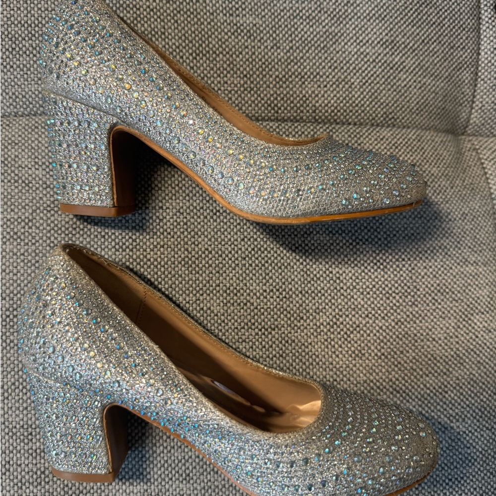 Badgley Mischka Size 13 girls heels